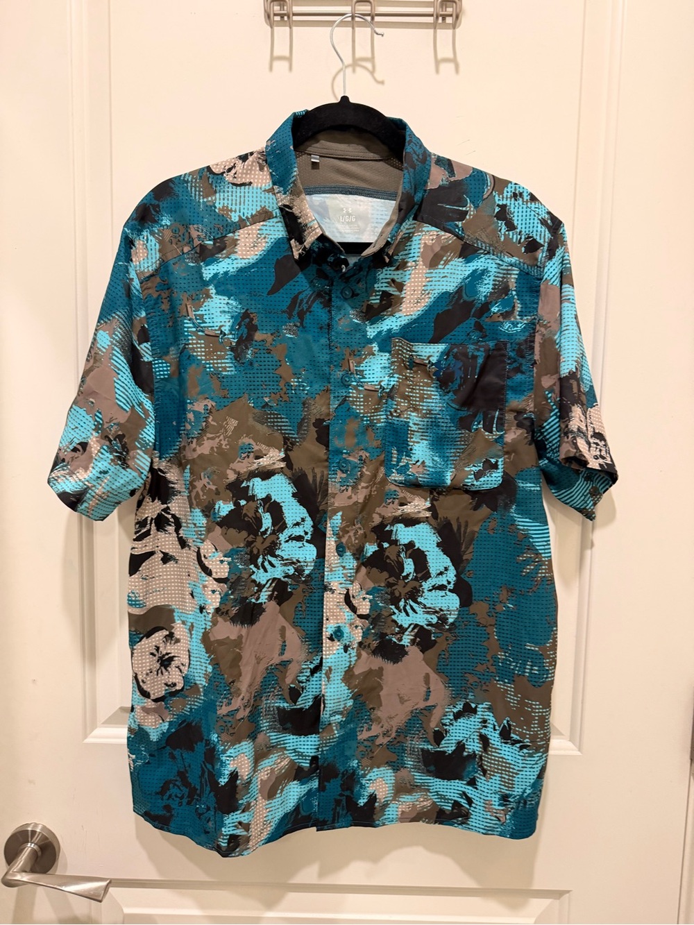 Under Armour Dockside Size
L Teal Floral Short Sleeve
Button Up Shirt